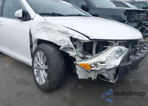 2014 Toyota Camry Xle z USA, uszkodzony, nr VIN 4T1BF1FK4EU768873